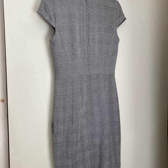 NWT fdress in woven fabric. Cap sleeves, and seam at waist. … - Picture 6 of 14